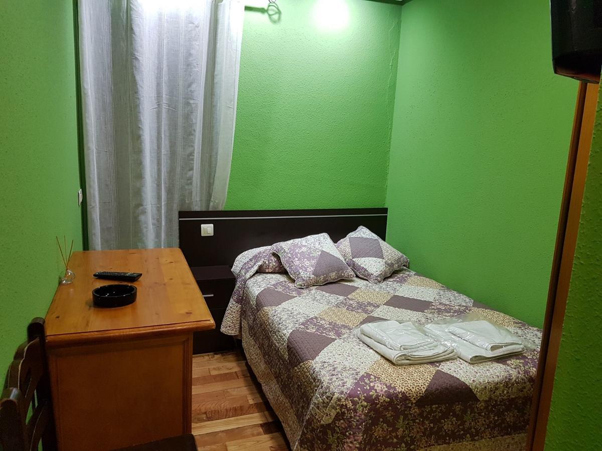 Hostal Los Nogales Cangas De Narcea Exteriör bild
