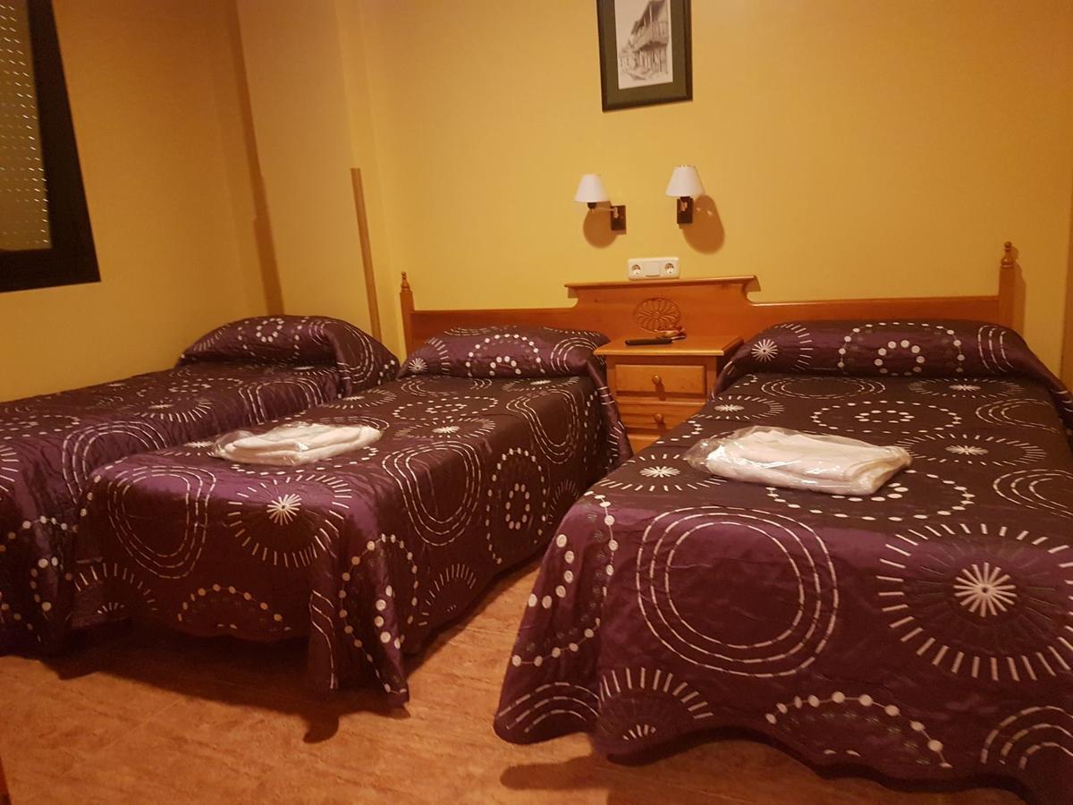 Hostal Los Nogales Cangas De Narcea Exteriör bild