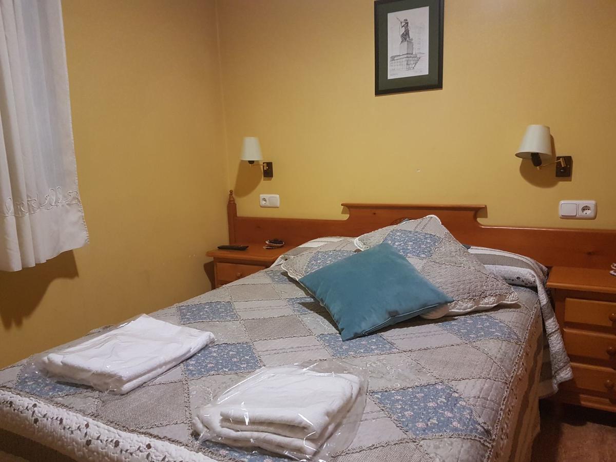 Hostal Los Nogales Cangas De Narcea Exteriör bild