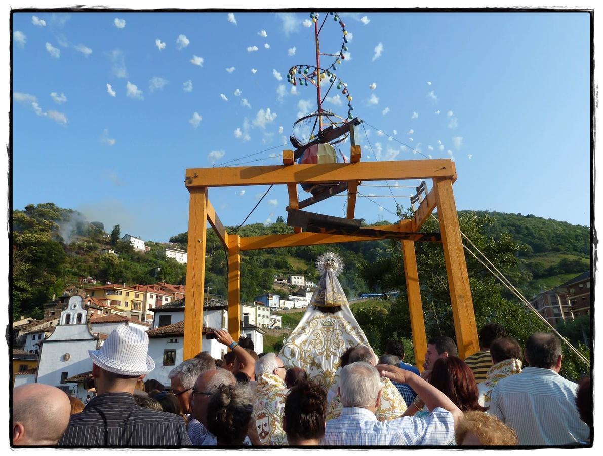 Hostal Los Nogales Cangas De Narcea Exteriör bild