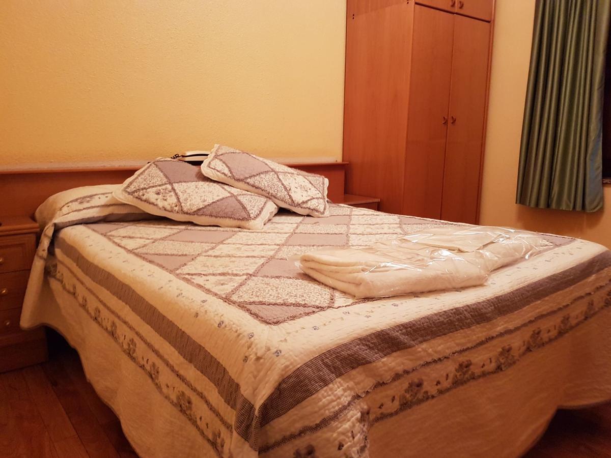 Hostal Los Nogales Cangas De Narcea Exteriör bild