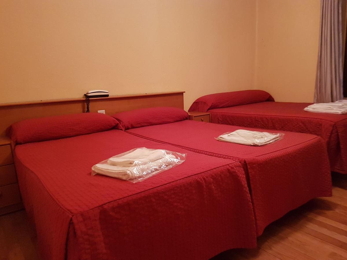 Hostal Los Nogales Cangas De Narcea Exteriör bild